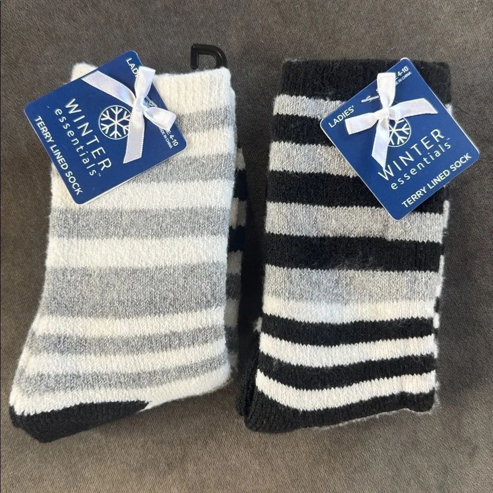 Womens Winter Essentials Terry Lined Striped Socks 1xBlack 1xWhite Size 4-10 NEW